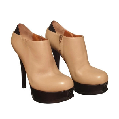 Fendi Ankle boots Leather in Beige