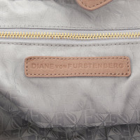 Diane Von Furstenberg Handtasche aus Leder in Taupe