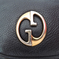 Gucci Umhängetasche aus Leder in Schwarz