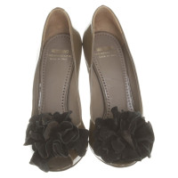 Moschino Cheap And Chic Peeptoes mit Blumen-Applikation