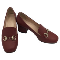 Gucci Pumps/Peeptoes aus Leder in Bordeaux