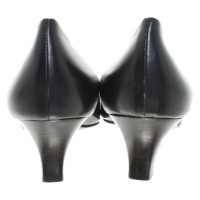 Emanuel Ungaro Pumps/Peeptoes aus Leder in Schwarz