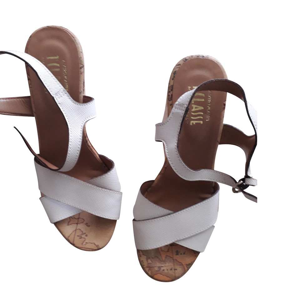 Alviero Martini 1A Classe world Sandalen aus Leder in Weiß