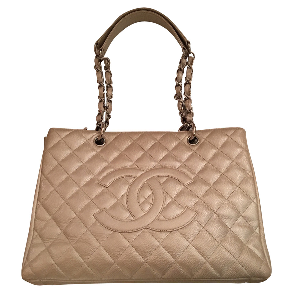 Chanel CHANEL "Must Have"
