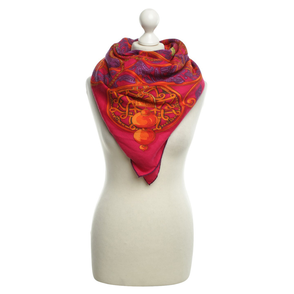 Hermès motif foulard