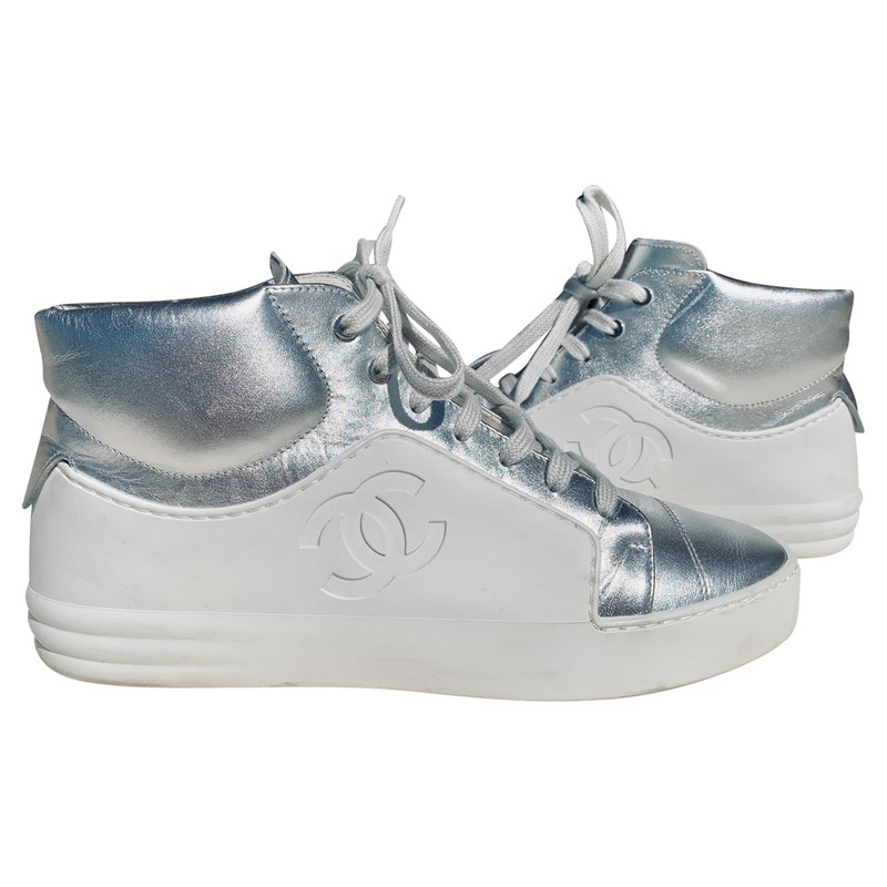Chanel Trainers Leather in White 
