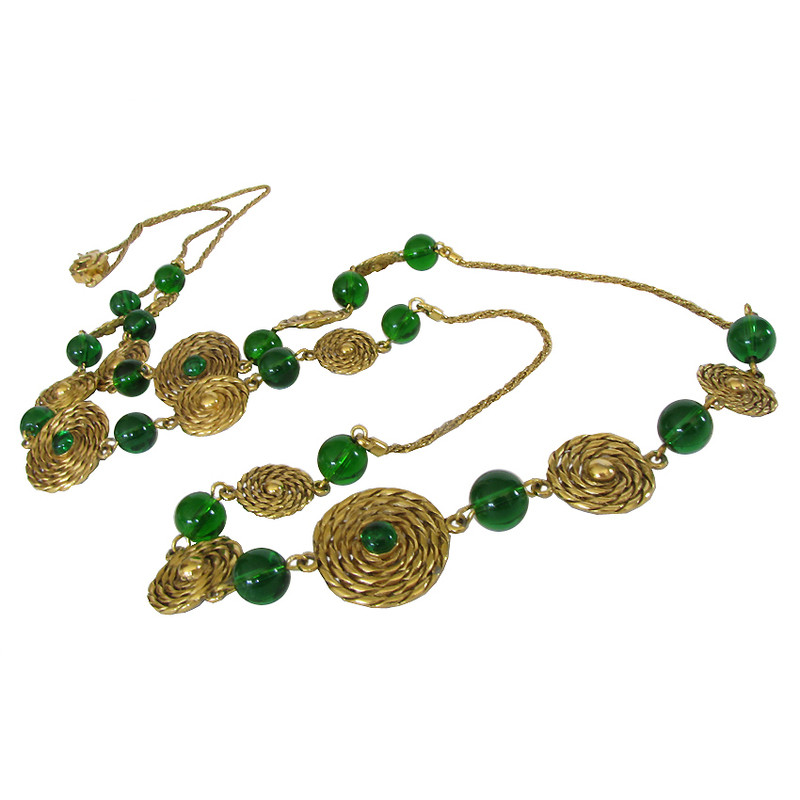 Chanel ~ Parisian glamour ~ vintage CHANEL - medallions &amp; green GRIPOIX necklace Sautoir - 121 cm