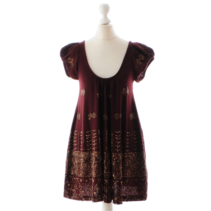 Antik Batik Bordeauxfarbenes Kleid mit Perlenstickerei