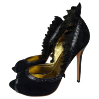 Alexander McQueen pumps in black with lace trim