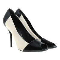 Gucci Peep-toes in black and white