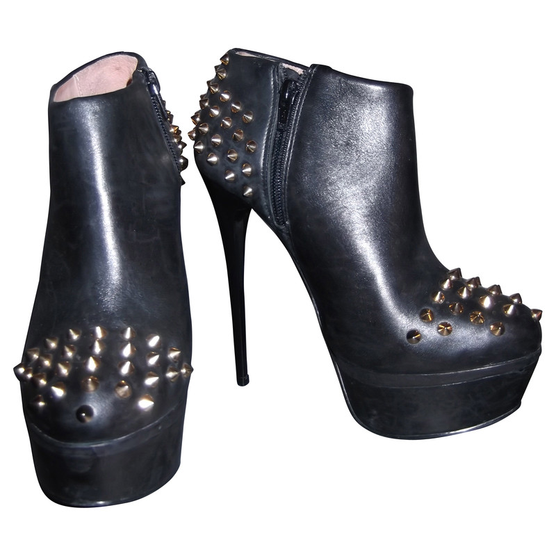 Kurt Geiger  Plateau ankle boots with studs