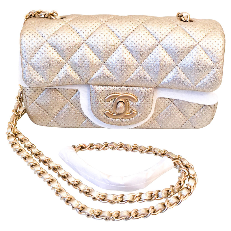 Chanel Classic Flap Bag Extra Mini in Pelle in Argenteo