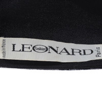 Leonard Kleid  im Material-Mix