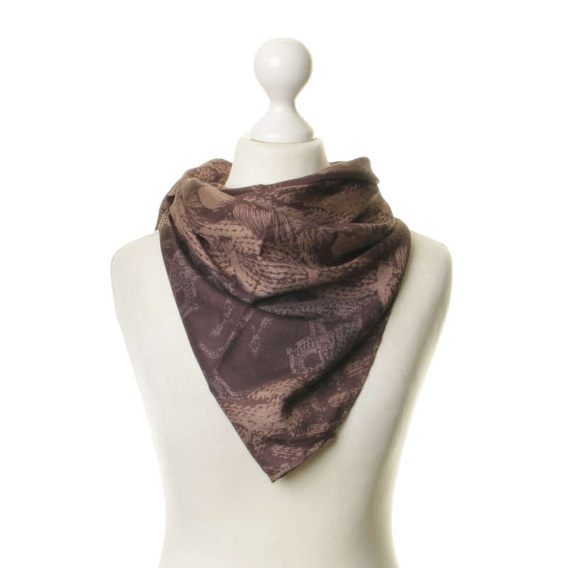Friendly Hunting Silk scarf with Strickprint