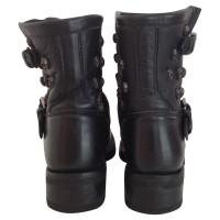 Ash Boots with skulls 
