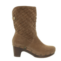 Ugg Braided leather boots in Brown