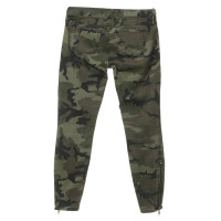 Elizabeth & James Jeans in the camouflage look