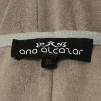 Ana Alcazar donkerder jurk met ruffle