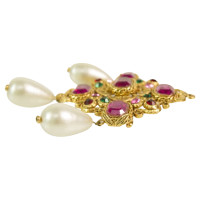Chanel Brooch with pearls 