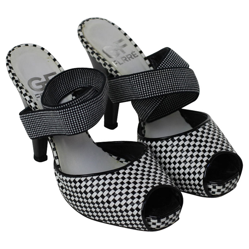Ferre Peeptoe sandali in bianco e nero
