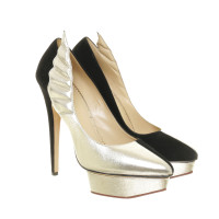 Charlotte Olympia Two-Tone-Pumps mit Flügeldetail