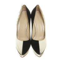 Charlotte Olympia Two-Tone-Pumps mit Flügeldetail