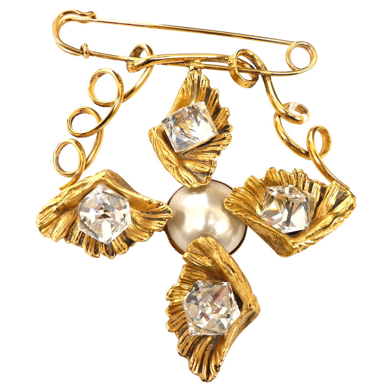 Yves Saint Laurent Brooch with Pearl and rhinestone