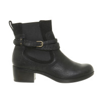Ugg Leather ankle boots in black 