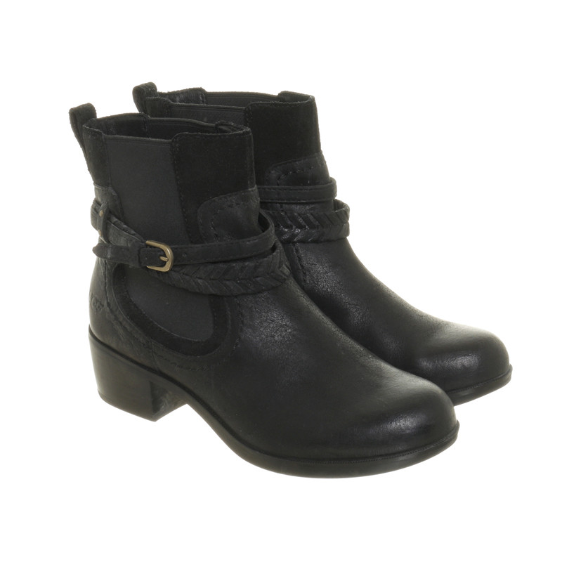 Ugg Leather ankle boots in black 