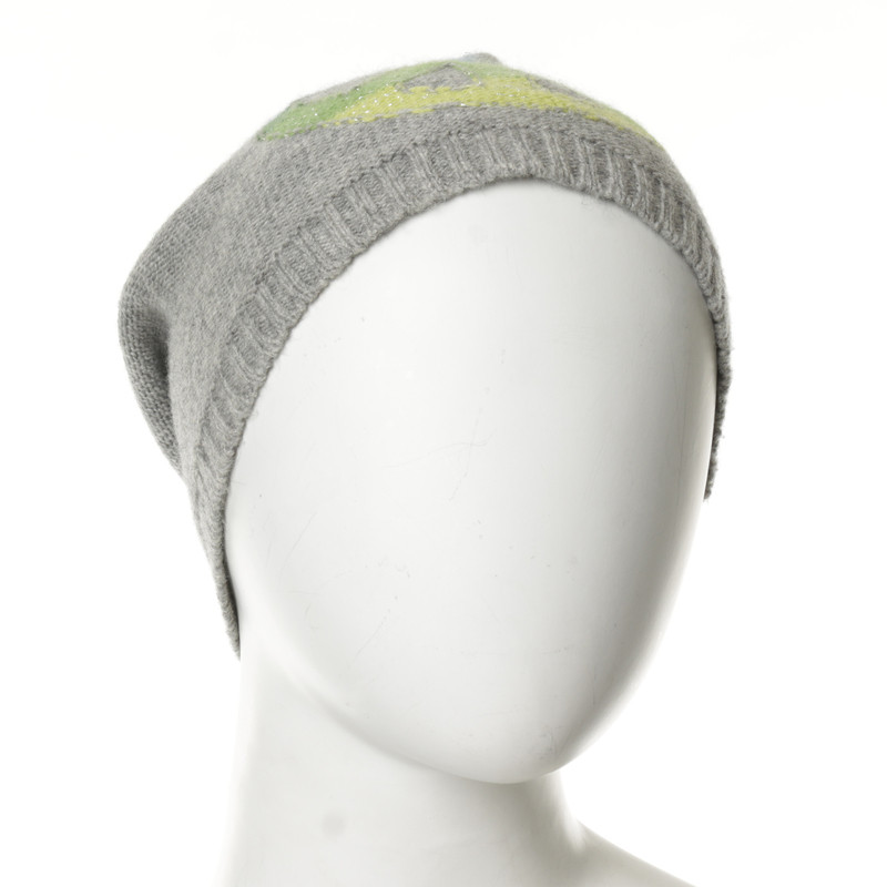 Bloom Gray hat with piece characters