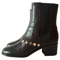 Chanel Stiefel mit Charms 