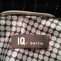 Iq Berlin Blazer in lana con colletto in pelle