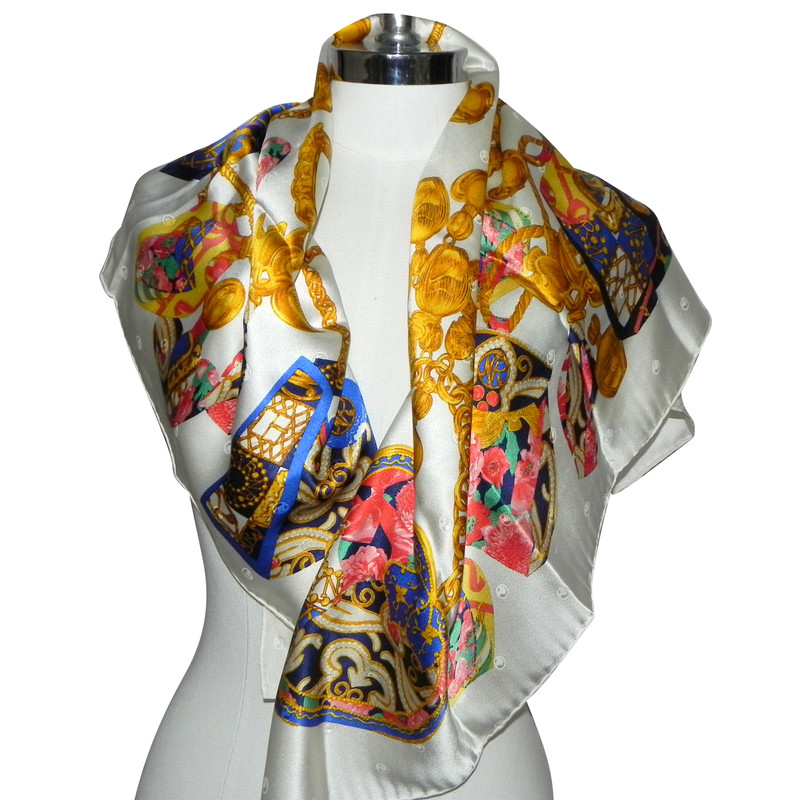 Nina Ricci  Cloth made of silk 
