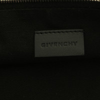 Givenchy clutch con motivo di tipografia