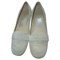 Salvatore Ferragamo Wildleder Loafer in Beige