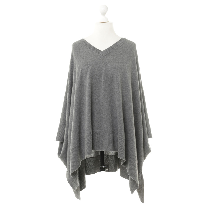 Donna Karan Sweaters in the Ponchostyle