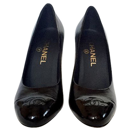 Chanel Pumps with Logo