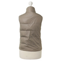 Closed Vest with stitching