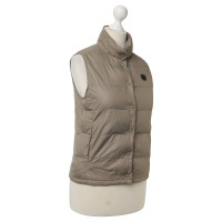 Closed Vest with stitching