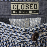Closed Trousers with graphic patterns