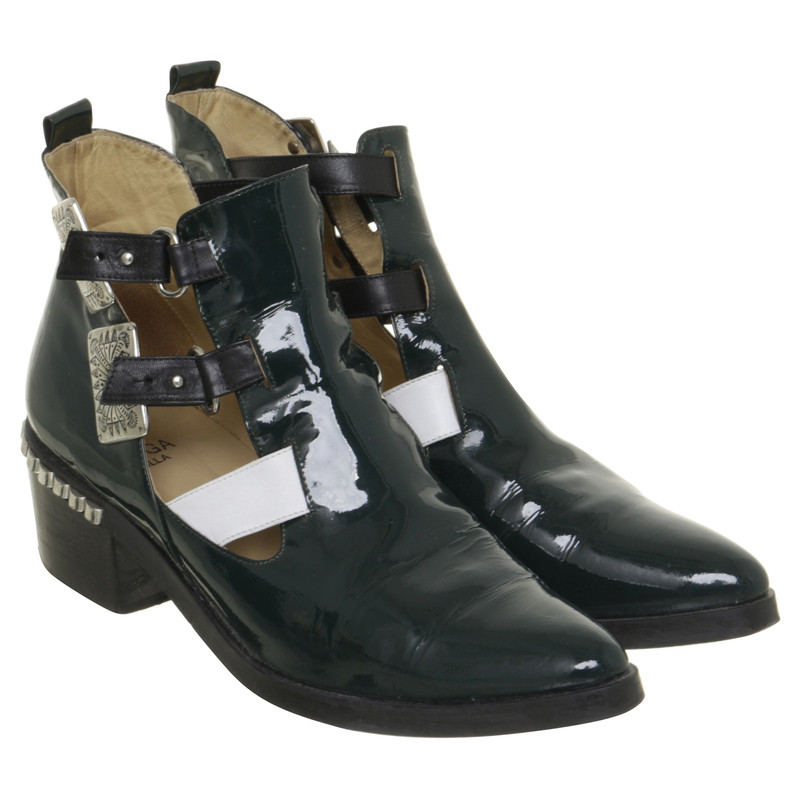 Toga Pulla Cut-Out Anckle Boots in Lackleder
