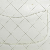 Chanel Schultertasche in Weiß