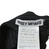 Issey Miyake Plisseekleid in Schwarz