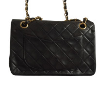 Chanel Classic Flap Bag Small aus Leder in Schwarz