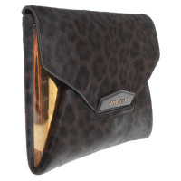 Givenchy clutch con il modello leopardo