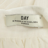 Day Birger & Mikkelsen Robe en crème avec broderie décorative sur l'ourlet