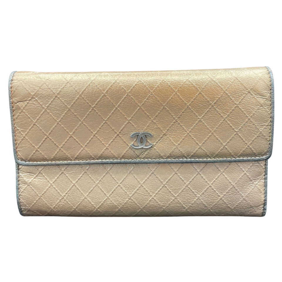 Chanel Bag/Purse Leather in Gold