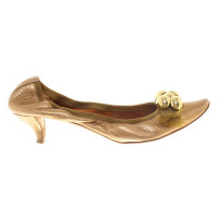 Chloé Goldfarbene Pumps