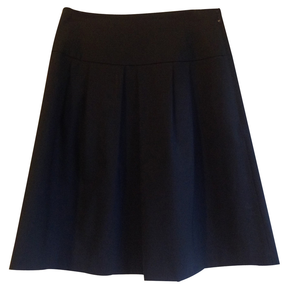 Theory skirt with pleats