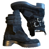 Balenciaga Stiefeletten aus Wildleder in Schwarz